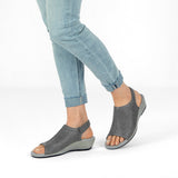 Hazel – Quiet Refinement in Soft Gray