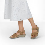 Holly – Natural warmth in gentle camel brown