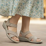 Holly – Warm Elegance in Soft Taupe