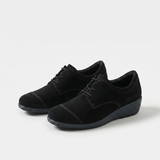 Eleanor – Royal Grace in Classic Black