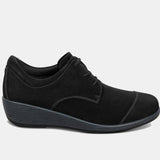 Eleanor – Royal Grace in Classic Black