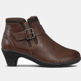 Emma – Timeless Elegance in Warm Chestnut Brown
