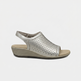Hazel – Quiet Refinement in Soft Gray